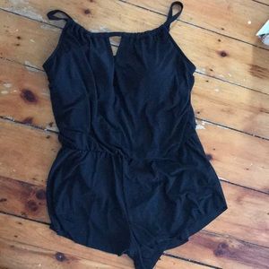 Modest and stylish bathing/resort suit